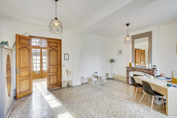 LE PONTET - MURS COMMERCIAUX LOUES, ENSEMBLE DE BUREAUX 151 m²                             310 000