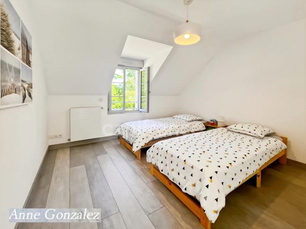 OLIVET à dix minutes d'Orleans, à vendre superbe Villa d'Architecte édifiée sur un jardin clos et arboré avec dépendance et garage attenant