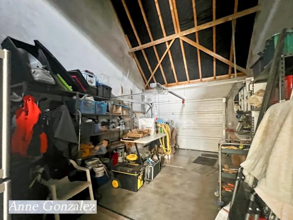 OLIVET à dix minutes d'Orleans, à vendre superbe Villa d'Architecte édifiée sur un jardin clos et arboré avec dépendance et garage attenant