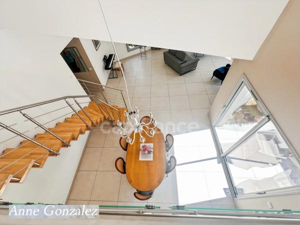 OLIVET à dix minutes d'Orleans, à vendre superbe Villa d'Architecte édifiée sur un jardin clos et arboré avec dépendance et garage attenant