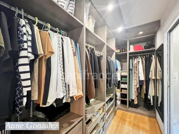 OLIVET à dix minutes d'Orleans, à vendre superbe Villa d'Architecte édifiée sur un jardin clos et arboré avec dépendance et garage attenant