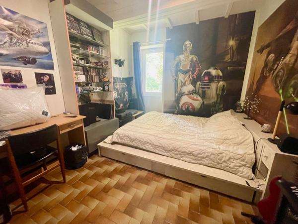 Maison 6 pièce(s) 147 m² 4 chambres + bureau, avec garages et dépendances sur terrain cloturé et paysagé de 16 000 m²