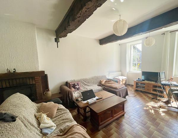 Maison 6 pièce(s) 147 m² 4 chambres + bureau, avec garages et dépendances sur terrain cloturé et paysagé de 16 000 m²