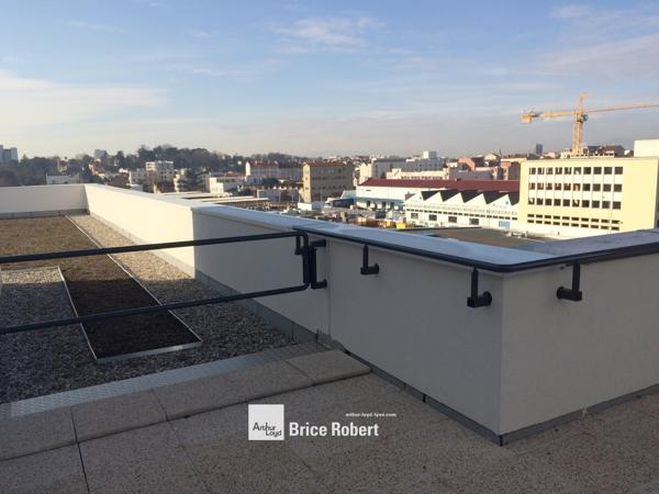 Bureaux à louer à Villeurbanne avec label RT2012 et accès transports