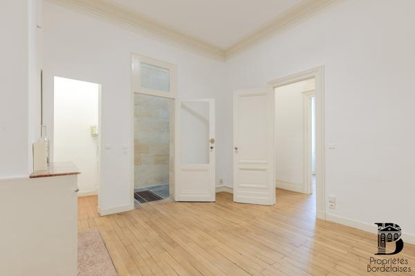 Bordeaux Saint-Genès - Bureaux idéal professions libérales 707 500 € H.A.I.*