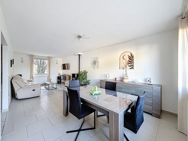 Maison Mareuil les Meaux dans un secteur calme - 3 chambres dont une au rez-de-chaussée - jardin de 445 m2 - garage double et cave.