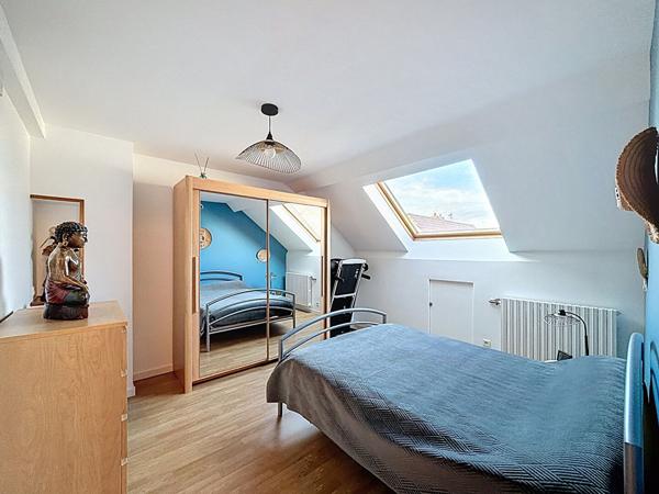 Maison Mareuil les Meaux dans un secteur calme - 3 chambres dont une au rez-de-chaussée - jardin de 445 m2 - garage double et cave.