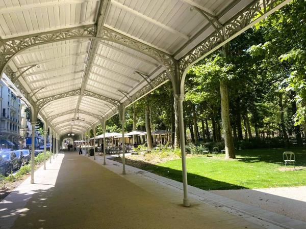 03200 VICHY -APPARTEMENT DE STANDING 2 PIÈCES AVEC BALCON TERRASSE- COEUR DE VILLE