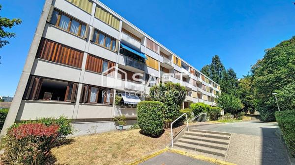 Appartement  avec grand séjour 3  chambres et balcon