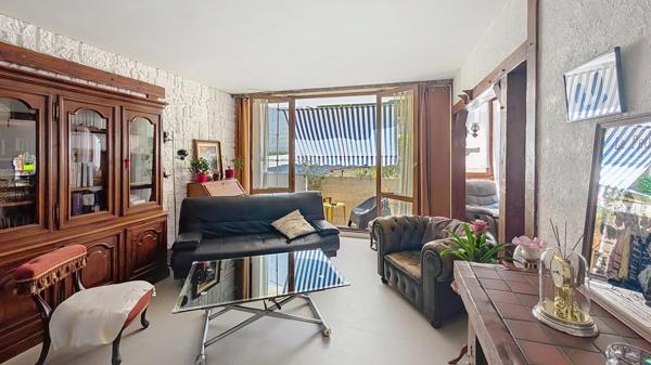 Appartement  avec grand séjour 3  chambres et balcon