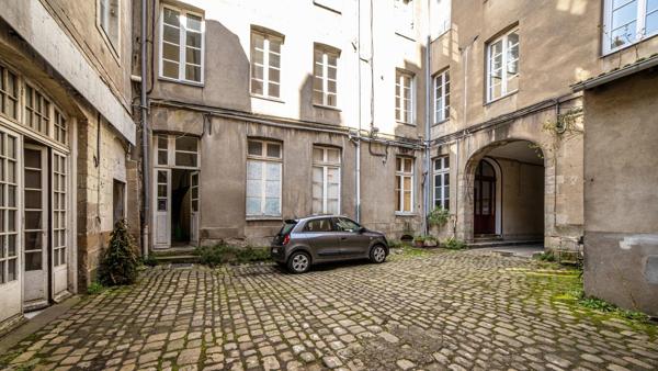 Nantes – Centre-ville : beau T5 – garage possible
