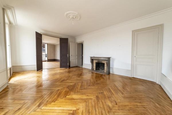 Nantes – Centre-ville : beau T5 – garage possible