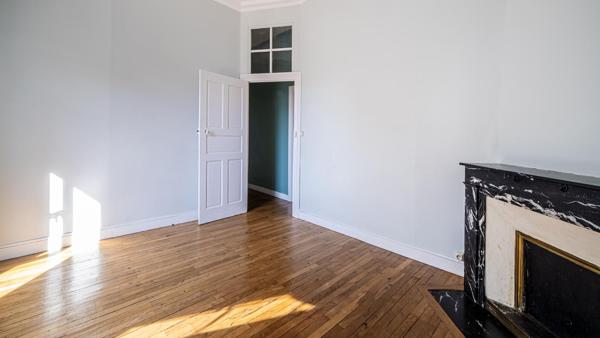 Nantes – Centre-ville : beau T5 – garage possible