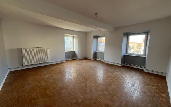 Appartement à louer    3 pièces • 88 m2 Diemeringen