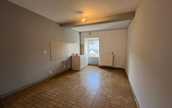 Appartement à louer    3 pièces • 88 m2 Diemeringen