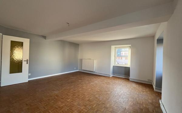 Appartement à louer    3 pièces • 88 m2 Diemeringen