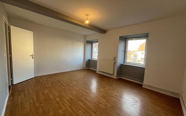 Appartement à louer    3 pièces • 88 m2 Diemeringen
