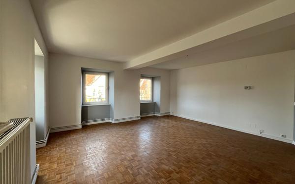 Appartement à louer    3 pièces • 88 m2 Diemeringen