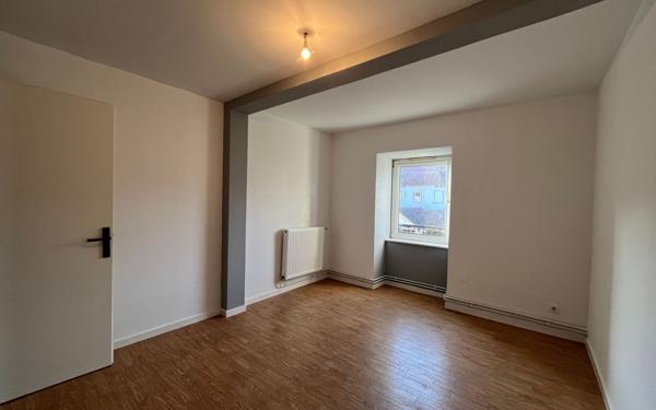 Appartement à louer    3 pièces • 88 m2 Diemeringen
