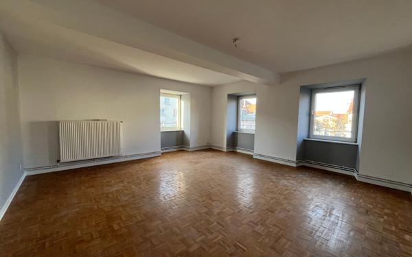 Appartement à louer    3 pièces • 88 m2 Diemeringen