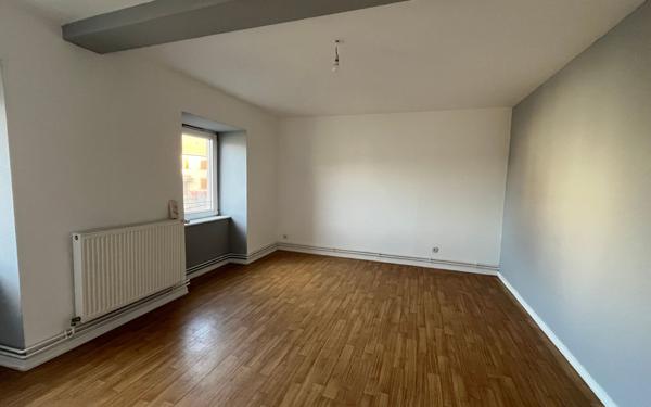 Appartement à louer    3 pièces • 88 m2 Diemeringen