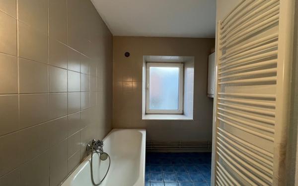 Appartement à louer    3 pièces • 88 m2 Diemeringen