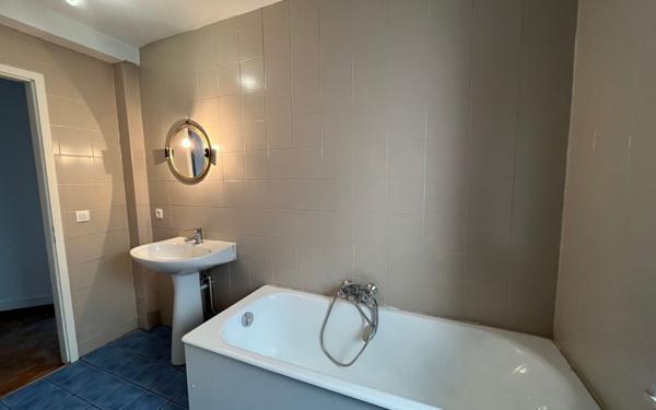 Appartement à louer    3 pièces • 88 m2 Diemeringen