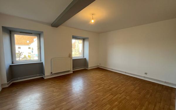 Appartement à louer    3 pièces • 88 m2 Diemeringen