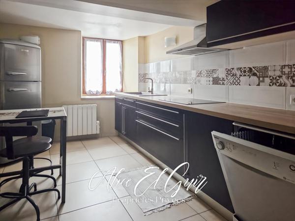 Immeuble - 3 appartements prêts à louer - Cité Médiévale