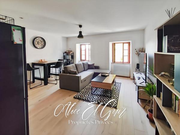 Immeuble - 3 appartements prêts à louer - Cité Médiévale