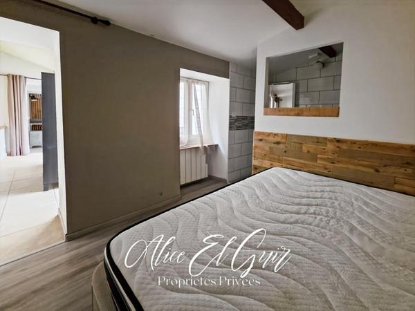 Immeuble - 3 appartements prêts à louer - Cité Médiévale