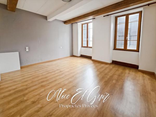 Immeuble - 3 appartements prêts à louer - Cité Médiévale