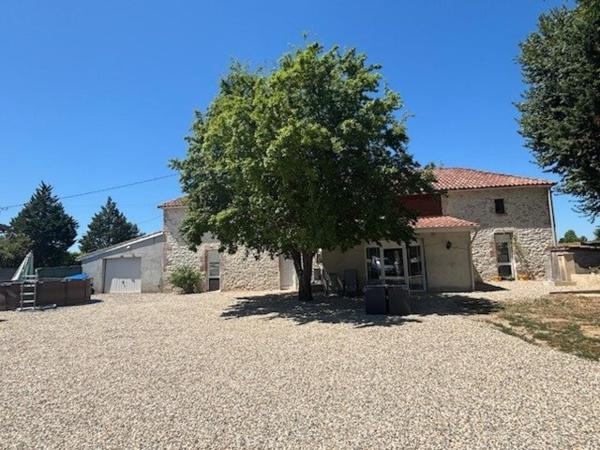 Grande maison en pierres