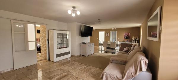 Grande maison en pierres