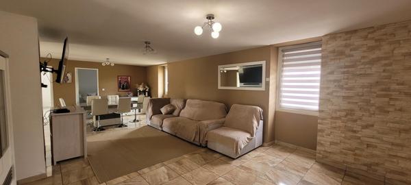 Grande maison en pierres