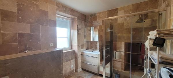 Grande maison en pierres