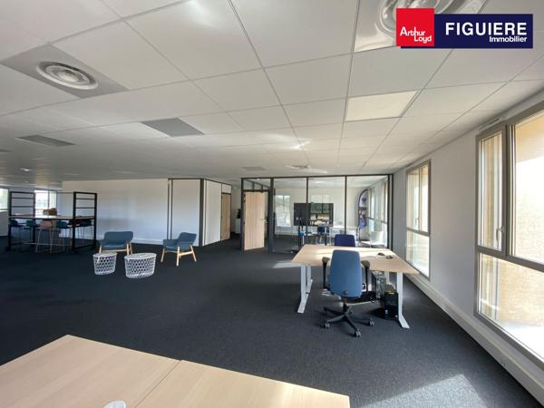 BUREAUX DE TRÈS BON STANDING À LOUER - DERNIER ÉTAGE