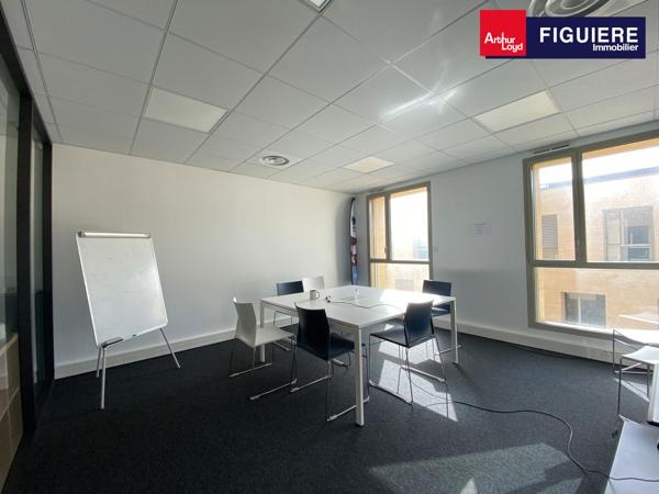BUREAUX DE TRÈS BON STANDING À LOUER - DERNIER ÉTAGE