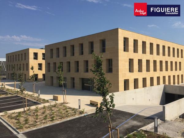 BUREAUX DE TRÈS BON STANDING À LOUER - DERNIER ÉTAGE