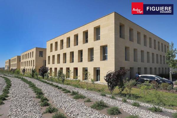 BUREAUX DE TRÈS BON STANDING À LOUER - DERNIER ÉTAGE
