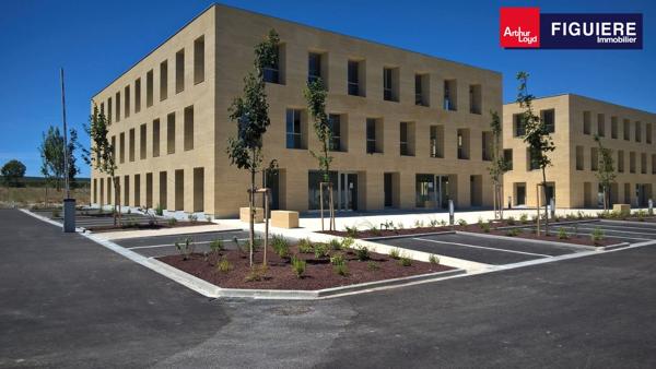 BUREAUX DE TRÈS BON STANDING À LOUER - DERNIER ÉTAGE