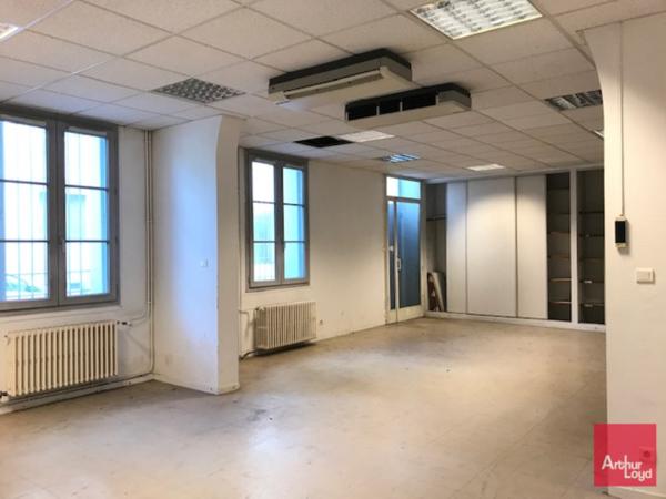 BUREAUX A VENDRE CENTRE VILLE DE NÎMES - ARÈNES