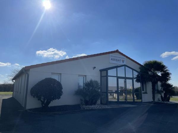 LOCATION ZONE MENDES FRANCE FACILE D'ACCES AVEC PARKINGS BUREAUX 217m2 DE PLEIN PIEDS