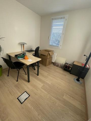 LOCATION ZONE MENDES FRANCE FACILE D'ACCES AVEC PARKINGS BUREAUX 217m2 DE PLEIN PIEDS