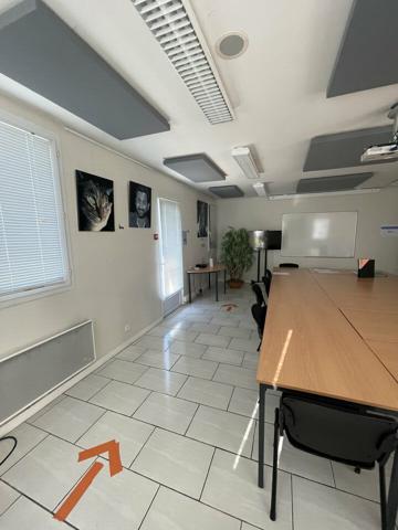 LOCATION ZONE MENDES FRANCE FACILE D'ACCES AVEC PARKINGS BUREAUX 217m2 DE PLEIN PIEDS