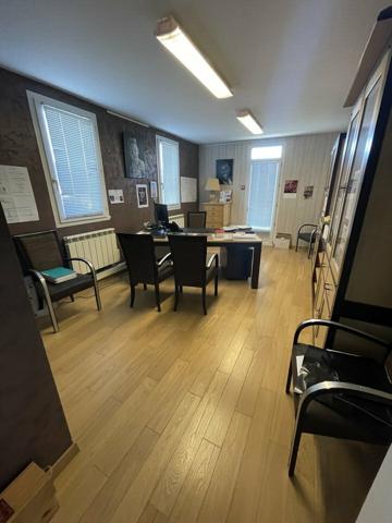 LOCATION ZONE MENDES FRANCE FACILE D'ACCES AVEC PARKINGS BUREAUX 217m2 DE PLEIN PIEDS