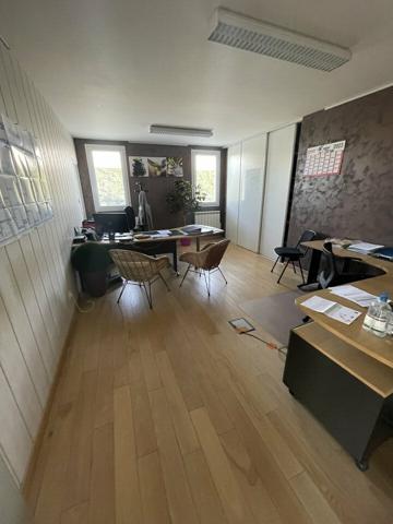 LOCATION ZONE MENDES FRANCE FACILE D'ACCES AVEC PARKINGS BUREAUX 217m2 DE PLEIN PIEDS