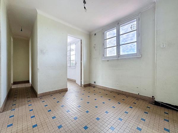 Maison familiale à vendre à CHAMPTOCEAUX - 4 chambres, jardin et dépendances