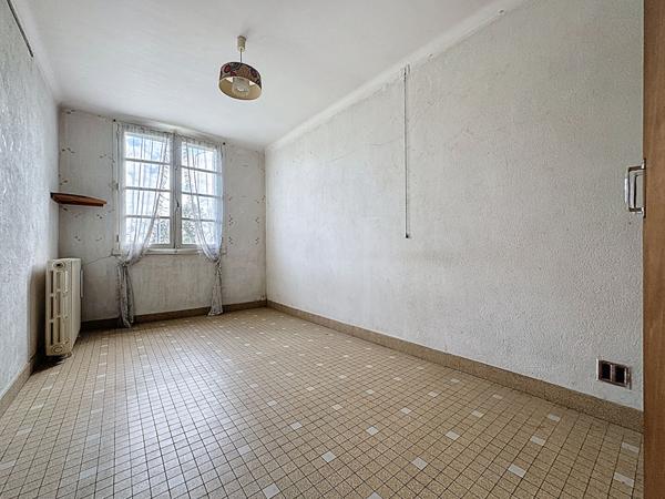 Maison familiale à vendre à CHAMPTOCEAUX - 4 chambres, jardin et dépendances