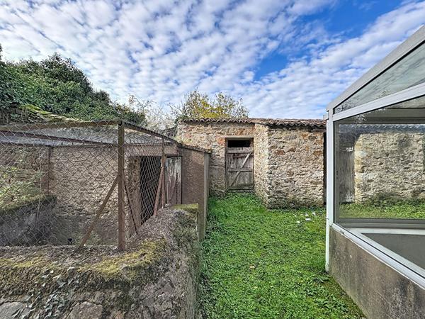 Maison familiale à vendre à CHAMPTOCEAUX - 4 chambres, jardin et dépendances